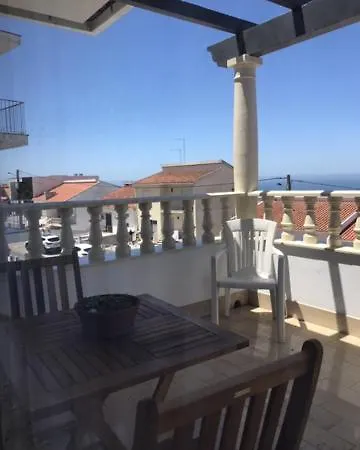 Vivenda Azevedo בית הארחה נאזרה